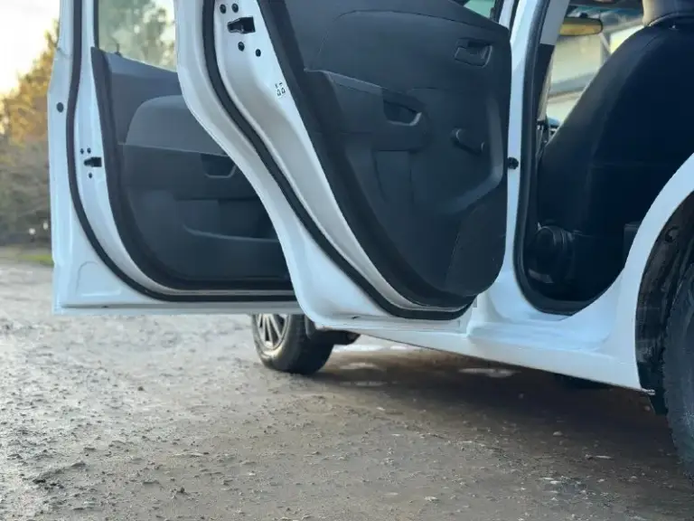 Продам chevrolet aveo т300
Год выпуска: 2013
Объем: 1,6 бензин, механика.
Пробег: 150 тыс. Км.
✅ Полностью в родном окрасе.
✅ Стекла все родные, включая лобовое.
✅ Автомобиль без рыжиков, кузов и днище без гнили.
На автомобиль времени и средств не жалели. Обслужен полностью, проведено много работ.
Из последних замен. Комплект грм. Замена радиатора. Замена подушек двигателя. Перебрана ходовая. И колодки.
, Коробка - без каких-либо нареканий. Подвеска идеальная, без стуков. Все работает как и должно.
Просторный, комфортный автомобиль, с приятным расходом топлива.
✅ 2 Ключа. Сервисные книги.
Машиной будете довольны. Работает каждая кнопочка.
Цена: 680 ₽ торг.
+7-949-813-10-44
По всем вопросам звоните.
Нахожусь в донецке.

📞 Звоните: +7(949)8131044 - фотография - 8