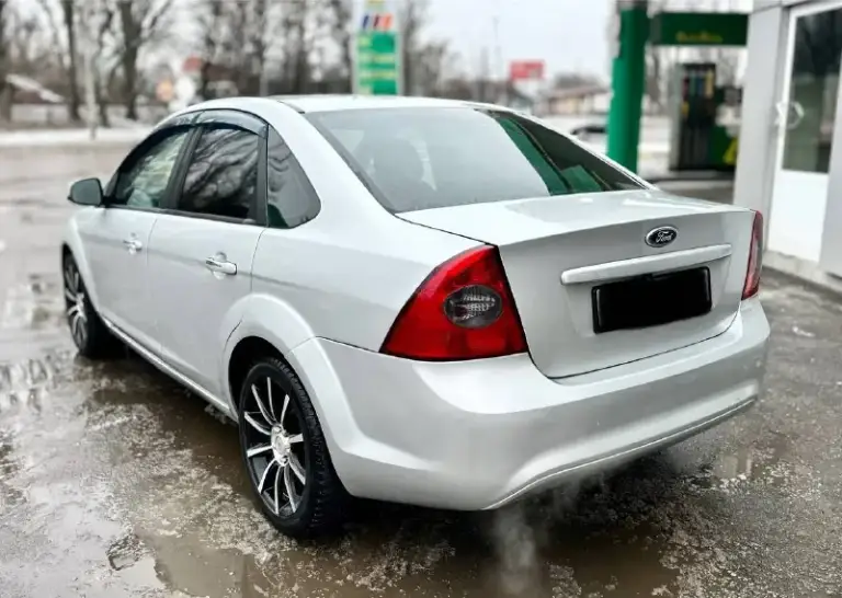 Ford фокус 2 рейсталинг 2012год.
Срочно очень срочно.
Цена 575 тыс. Руб.
Торг у капота. 1.6 механика.
Пробег 210
Авто в отличном состоянии вложений не требует не каких. Кузов выглядит отлично как на фото так и в живую. Без гнили без ржавчины, без вмятин и царапин, дно стаканы ланджероны пороги в отличном состоянии. Работает отлично масло не есть, не дымит, не троит, тянет хорошо. Коробка тоже в отличном состоянии. Ходовая вся перебрана вложений не требует. Очень мягка и комфортно без посторонних звуков. Салон в отличном состоянии чистый и ухоженный. Хорошая комплектация:кондиционер, гур, подогрев сидений, зеркал, эл. Подогрев лобового и заднего стекла, эл. Стеклоподьемники, мульти-руль, датчики света и дождя, также в авто установлено камера заднего вида, смарт зеркало, ксенон во всех фарах и туманках, дорогие литые диски r17 на зимней резине. Документы в полном порядке. Юредически чистая штрафов. Запретов, ограничений нет. Любое переоформление. Осмотр донецк
+79493114199
📲 Tg: @k_p1111
📞 Звоните: +7(949)3114199 - фотография - 5