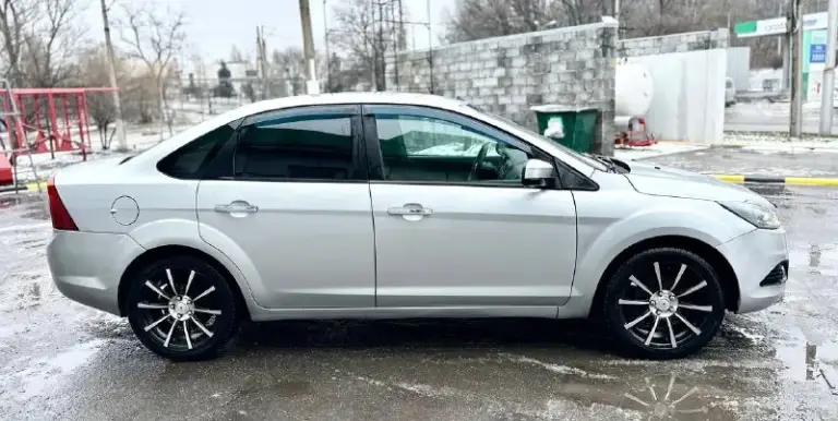 Ford фокус 2 рейсталинг 2012год.
Срочно очень срочно.
Цена 575 тыс. Руб.
Торг у капота. 1.6 механика.
Пробег 210
Авто в отличном состоянии вложений не требует не каких. Кузов выглядит отлично как на фото так и в живую. Без гнили без ржавчины, без вмятин и царапин, дно стаканы ланджероны пороги в отличном состоянии. Работает отлично масло не есть, не дымит, не троит, тянет хорошо. Коробка тоже в отличном состоянии. Ходовая вся перебрана вложений не требует. Очень мягка и комфортно без посторонних звуков. Салон в отличном состоянии чистый и ухоженный. Хорошая комплектация:кондиционер, гур, подогрев сидений, зеркал, эл. Подогрев лобового и заднего стекла, эл. Стеклоподьемники, мульти-руль, датчики света и дождя, также в авто установлено камера заднего вида, смарт зеркало, ксенон во всех фарах и туманках, дорогие литые диски r17 на зимней резине. Документы в полном порядке. Юредически чистая штрафов. Запретов, ограничений нет. Любое переоформление. Осмотр донецк
+79493114199
📲 Tg: @k_p1111
📞 Звоните: +7(949)3114199 - фотография - 6