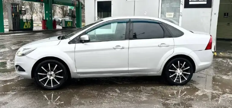 Ford фокус 2 рейсталинг 2012год.
Срочно очень срочно.
Цена 575 тыс. Руб.
Торг у капота. 1.6 механика.
Пробег 210
Авто в отличном состоянии вложений не требует не каких. Кузов выглядит отлично как на фото так и в живую. Без гнили без ржавчины, без вмятин и царапин, дно стаканы ланджероны пороги в отличном состоянии. Работает отлично масло не есть, не дымит, не троит, тянет хорошо. Коробка тоже в отличном состоянии. Ходовая вся перебрана вложений не требует. Очень мягка и комфортно без посторонних звуков. Салон в отличном состоянии чистый и ухоженный. Хорошая комплектация:кондиционер, гур, подогрев сидений, зеркал, эл. Подогрев лобового и заднего стекла, эл. Стеклоподьемники, мульти-руль, датчики света и дождя, также в авто установлено камера заднего вида, смарт зеркало, ксенон во всех фарах и туманках, дорогие литые диски r17 на зимней резине. Документы в полном порядке. Юредически чистая штрафов. Запретов, ограничений нет. Любое переоформление. Осмотр донецк
+79493114199
📲 Tg: @k_p1111
📞 Звоните: +7(949)3114199 - фотография - 7