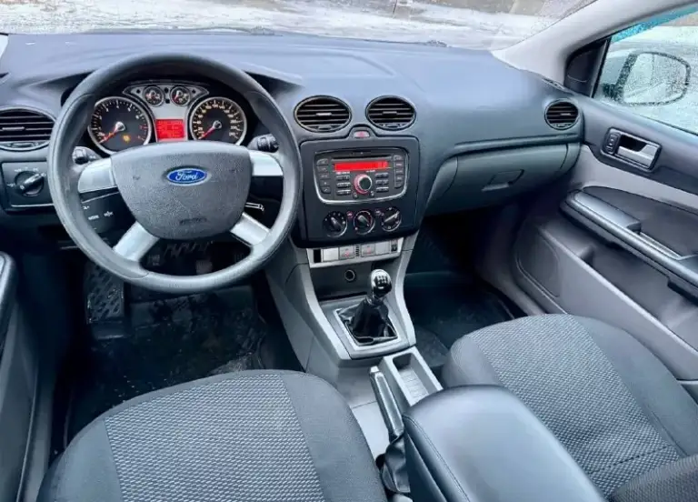 Ford фокус 2 рейсталинг 2012год.
Срочно очень срочно.
Цена 575 тыс. Руб.
Торг у капота. 1.6 механика.
Пробег 210
Авто в отличном состоянии вложений не требует не каких. Кузов выглядит отлично как на фото так и в живую. Без гнили без ржавчины, без вмятин и царапин, дно стаканы ланджероны пороги в отличном состоянии. Работает отлично масло не есть, не дымит, не троит, тянет хорошо. Коробка тоже в отличном состоянии. Ходовая вся перебрана вложений не требует. Очень мягка и комфортно без посторонних звуков. Салон в отличном состоянии чистый и ухоженный. Хорошая комплектация:кондиционер, гур, подогрев сидений, зеркал, эл. Подогрев лобового и заднего стекла, эл. Стеклоподьемники, мульти-руль, датчики света и дождя, также в авто установлено камера заднего вида, смарт зеркало, ксенон во всех фарах и туманках, дорогие литые диски r17 на зимней резине. Документы в полном порядке. Юредически чистая штрафов. Запретов, ограничений нет. Любое переоформление. Осмотр донецк
+79493114199
📲 Tg: @k_p1111
📞 Звоните: +7(949)3114199 - фотография - 8