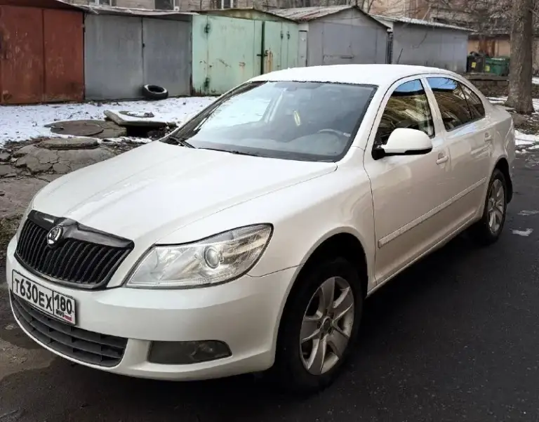 Продам личный автомобиль skoda octavia a5 1.8 tsi на классическом японском автомате aisin (не дсг)

Полностью обслуженный авто, вопросов и нареканий нет
Не чипованый, экология на месте
Пригонялся с чехии

Максимальная комплектация
С адаптивными ксенон фарами, мультирулем, круиз контролем, климат контролем, подогревом всех сидений, окон, огромный багажник, подвеска с пакетом плохих дорог (выше клиренс)

217 Родного пробега
Едет очень бодро, коробка переключает передачи отлично, пинков и прочего нет

Машину обслуживал всегда вовремя и денег на комплектующие не жалел
Менял масло летом каждые 5к, зимой 6
Двигатель масло не ест, нет никаких течей, абсолютно сухо под капотом

16 Колеса с дисками зима (шипы) и лето.

950 Тысяч, торг
+79787051015 - фотография - 2