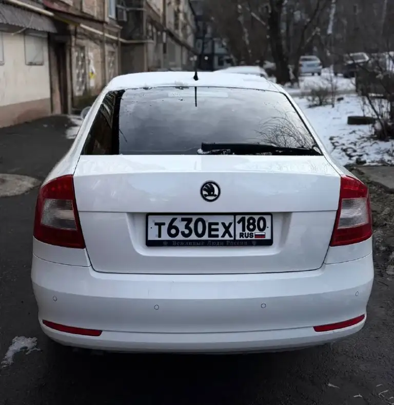 Продам личный автомобиль skoda octavia a5 1.8 tsi на классическом японском автомате aisin (не дсг)

Полностью обслуженный авто, вопросов и нареканий нет
Не чипованый, экология на месте
Пригонялся с чехии

Максимальная комплектация
С адаптивными ксенон фарами, мультирулем, круиз контролем, климат контролем, подогревом всех сидений, окон, огромный багажник, подвеска с пакетом плохих дорог (выше клиренс)

217 Родного пробега
Едет очень бодро, коробка переключает передачи отлично, пинков и прочего нет

Машину обслуживал всегда вовремя и денег на комплектующие не жалел
Менял масло летом каждые 5к, зимой 6
Двигатель масло не ест, нет никаких течей, абсолютно сухо под капотом

16 Колеса с дисками зима (шипы) и лето.

950 Тысяч, торг
+79787051015 - фотография - 4