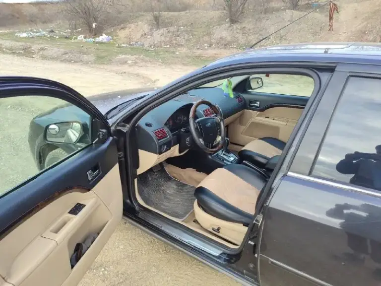 Продаже имеется ford mondeo 3, 2003 года выпуска, мотор 2.5 6 цилиндровый 170 л. С, автоматическая коробка передач, по мотору и акпп без вопросов, комплектация chia, полный электро пакет, климат контроль, подогрев лобового стекла, электро регулировка зеркал, подогрев передних сидений, электро регулировка передних сидений, пробег по одометру 335000 тысяч км, машина в не плохом состоянии едет хорошо, дыр нет вообще, резина зима в хорошем состоянии, по документам полный порядок, птс стс дкп все имеется, находится в нижней крынке 400000₽ лс или телеграм +79497205355
📞 Звоните: +7(949)7205355 - фотография - 3