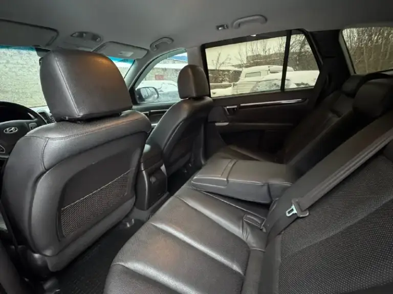 Hyundai santa fe рестайлинг,2011 г. ,двигатель 2.4,родной пробег 255т. Км, установлено гбо фирмы brc, коробка 6ст. Автомат и полный привод с блокировкой, корейская сборка, максимальная комплектация, помощь при спуске с горы, бесключевой доступ, круиз контроль и 2-х зонный климат, камера заднего вида, парктроник, датчик света, салон в отличном состоянии, по кузову без дтп, есть 2 окраса остальное в заводе,2 хозяина, все работает, ошибок нет,2 ключа, переоформление без проблем.
💰Цена-1 230 000р
🌐 Г. Донецк
☎Звоните+79493162361
📞 🇷🇺 Звоните: +79493162361 - фотография - 7