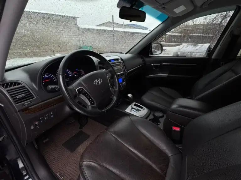 Hyundai santa fe рестайлинг,2011 г. ,двигатель 2.4,родной пробег 255т. Км, установлено гбо фирмы brc, коробка 6ст. Автомат и полный привод с блокировкой, корейская сборка, максимальная комплектация, помощь при спуске с горы, бесключевой доступ, круиз контроль и 2-х зонный климат, камера заднего вида, парктроник, датчик света, салон в отличном состоянии, по кузову без дтп, есть 2 окраса остальное в заводе,2 хозяина, все работает, ошибок нет,2 ключа, переоформление без проблем.
💰Цена-1 230 000р
🌐 Г. Донецк
☎Звоните+79493162361
📞 🇷🇺 Звоните: +79493162361 - фотография - 9