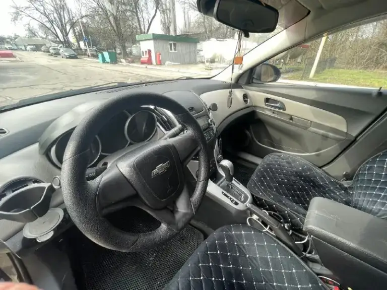 Продаю chevrolet cruze 2014 год. Я собственник !!!
Мотор самый надежный и простой 1.6 на коробке автомат 6 скоростей !
Автомобиль в хорошем техническом состоянии. Все в родной краске ! Полная гальваническая оцинковка кузова !!!
Базовая комплектация: гур, кондиционер (холодит очень хорошо), передние стеклоподъемники, подогрев сидений, обогрев заднего стекла.
Автомобиль с полным переоформлением в мрэо.
Цена 670 тыс. Руб. Торг у капота.
Номер телефона: +79497037448
+79497037448
Осмотр г. Макеевка. - фотография - 6