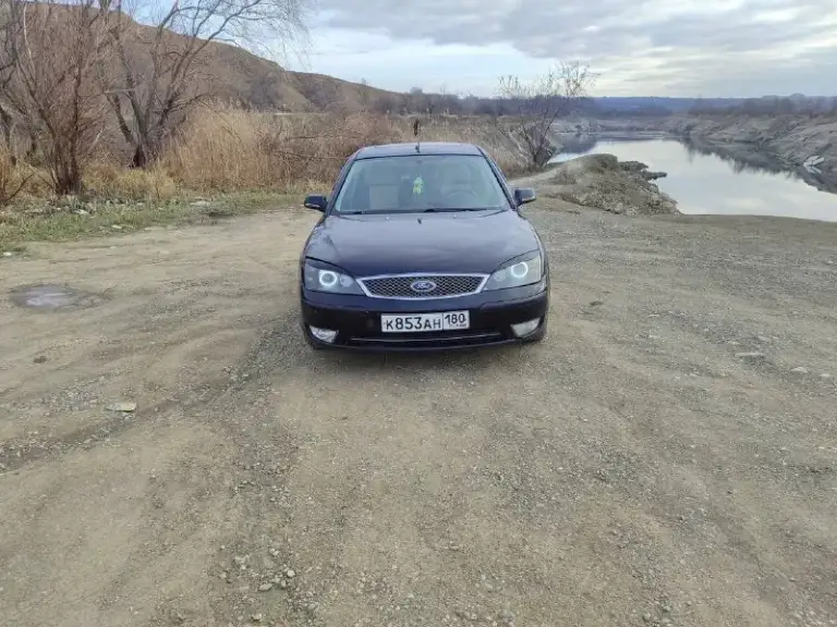 Продаже имеется ford mondeo 3, 2003 года выпуска, мотор 2.5 6 цилиндровый 170 л. С, автоматическая коробка передач, по мотору и акпп без вопросов, комплектация chia, полный электро пакет, климат контроль, подогрев лобового стекла, электро регулировка зеркал, подогрев передних сидений, электро регулировка передних сидений, пробег по одометру 335000 тысяч км, машина в не плохом состоянии едет хорошо, дыр нет вообще, резина зима в хорошем состоянии, по документам полный порядок, птс стс дкп все имеется, находится в нижней крынке 400000₽ +79497205355 - фотография - 1