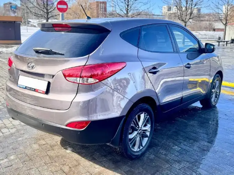 К вашему вниманию hyundai ix35 2014 года мотор 2.0 бензин
Пробег 132 тыс
В идеальном состоянии как по кузову так и технически
Мотор работает отдично тихо без посторонних шумов
Коробка работает как нужно переключает плавно не пинает не задерживает
Все в идеале
Автомобиль в родном окрасе
Без дтп!
Все стекла родные!!!
В этом автомобиле есть все для комфортной езды.
Юридически чистый автомобиль!!!
Продажа по договору купли-продажи или через мрэо!!!!
Комплектация
-Датчик света:
-Датчик дождя:
-Круиз контроль:
-Доводчики стёкол:
-Подогревы всех сидений:
-Помощь при спуске:
-Адаптивные фары:
-Парктроники:
-4 Стекло подъёмника:
-Электро зеркала:
-Подогрев зеркал заднего вида:
-Бортовой компьютер:
-Регистрация р. Ф 🇷🇺🇷🇺🇷🇺
Цена 1 420 000
Тел +79495095858
Тел +79895435743 телега ватсап - фотография - 5