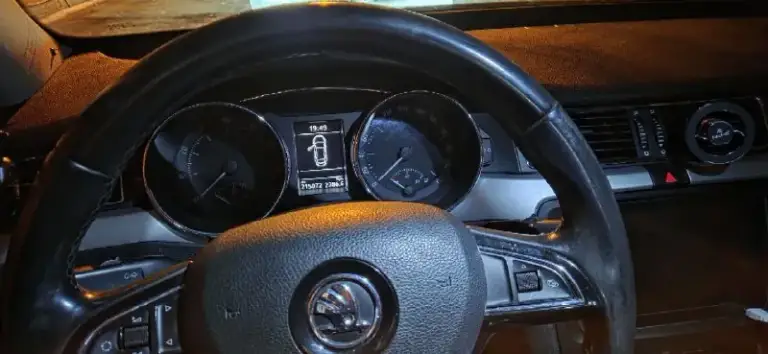 Продам skoda superb 2014 года. 1.8 tsi с пробегом 215360 пока есть в продаже интересующий автомобиль. В полностью исправном состоянии. Все что можно было поменять все сделано, поменял цепи 15к км назад, полностью откапиталина коробка, по ходовой ничего не стучит сбитая. Есть косяки по кузову но это все с возрастом машины.
Цена 1000000
Тел: +79497019518 - фотография - 4