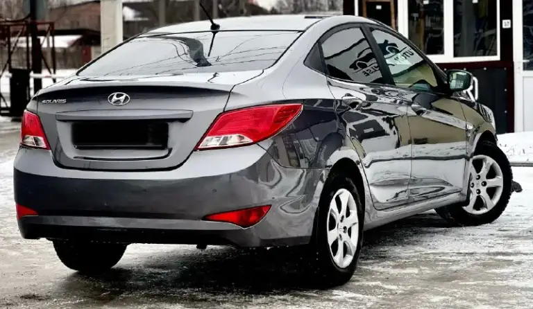 Продам hyundai solaris
Год:2016
Коробка:автомат
Мотор:1.6
Цена:1.050.000₽
Номер: +79491003435 или +79493687228 на обоих номерах есть телеграмм связь не всегда хорошо ловит!
Авто в прекрасном внешнем и техническом состоянии, вложений не требуют от слова совсем, как говориться сел и поехал, экономичный и надежный мотор 1.6 в паре с классическим шести ступенчатым автоматом, кузов авто выглядит как на фото без ржавчины и повреждений, машина в хорошей комплектации, кондиционер, мульти руль, подогревы сидений, парктроники, четыре стекло подъемника, электра зеркала, полный бортовой компьютер, датчики дождя и свет, обогрев переднего и заднего стекла, и многое другое, большое информация по телефону
📞 🇷🇺 Звоните: +79491003435 - фотография - 4
