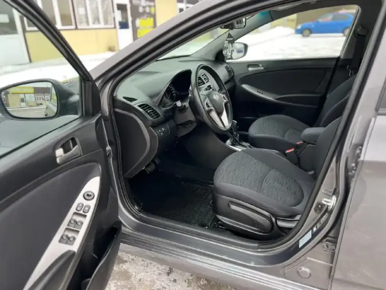 Продам hyundai solaris
Год:2016
Коробка:автомат
Мотор:1.6
Цена:1.050.000₽
Номер: +79491003435 или +79493687228 на обоих номерах есть телеграмм связь не всегда хорошо ловит!
Авто в прекрасном внешнем и техническом состоянии, вложений не требуют от слова совсем, как говориться сел и поехал, экономичный и надежный мотор 1.6 в паре с классическим шести ступенчатым автоматом, кузов авто выглядит как на фото без ржавчины и повреждений, машина в хорошей комплектации, кондиционер, мульти руль, подогревы сидений, парктроники, четыре стекло подъемника, электра зеркала, полный бортовой компьютер, датчики дождя и свет, обогрев переднего и заднего стекла, и многое другое, большое информация по телефону
📞 🇷🇺 Звоните: +79491003435 - фотография - 9