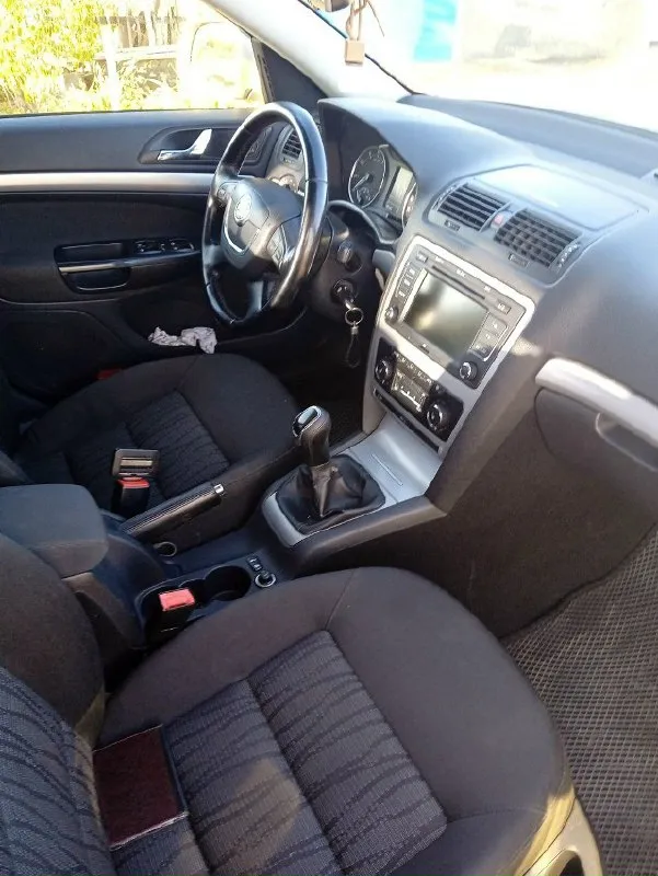 Продам skoda octavia a5 1.8 tsi 2010 года пробег - 248300 (родной пробег) коробка механика. Автомобиль в хорошем состояние. 2.000 назад было сделано то ( замена масла и фильтров, свечи) машина обслужена полностью. Комплектация: 4 эл. Стеклоподъемника, подогрев зеркал +заднего стекла, подогрев передних сидений, круиз контроль, мульти руль, стоит магнитола. Установлена сигнализация. 2 комплекта колес на титанах: лето r16 и зима r15. Машина стоит на местном учете. Интересующие вопросы по телефону: +7 949 381 27 85 цена: 1200 000 + торг у капота.
📞 Звоните: +7(949)3812785 - фотография - 6