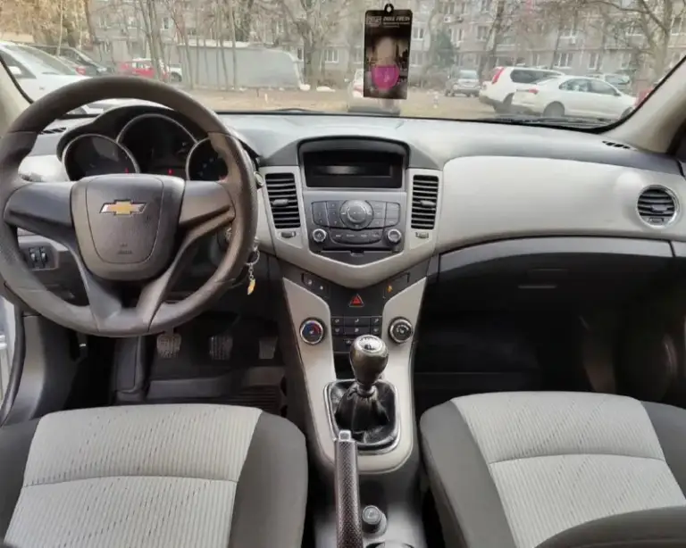 Chevrolet круз 2012г кузов в отличнейшем состоянии, в дтп не был, полностью в родном окрасе машина хозяйская, за всю историю всего 2 владельца, у последнего была более 11 лет оригинал птс оригинальный пробег 147тыс самый надежный двигатель 1.6 на механике работает тихо, не дымит, вложений не требует грм меняли на 110тыс, масло каждые 6-7 тысяч на отличной зимней шипованной резине цену вижу 850тыс звоните или пишете в телеграм +79494129599 донецк
📞 Звоните: +7(949)4129599 - фотография - 5