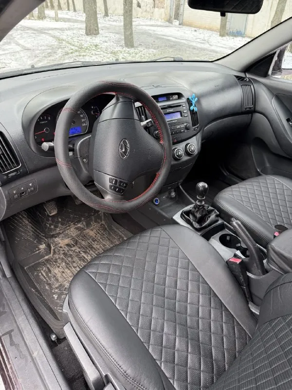 Продам hyundai elantra🔥
Год выпуска:2008🔥
Пробег, км:180.000(оригинал) 🔥
Модификация:1.6мт 🔥
Тип двигателя:бензин🔥
Коробка передач :механика 🔥
Привод:передний🔥
Тип кузова : седан🔥
Koмплeктaция: gls🔥
Цвет: фиолетовый🔥
Машина на полном ходу, не требует никаких вложений от слова совсем. Сделана полная полировка кузова. Установлена новая зимняя шипованная резина. Обслужена ходовая часть автомобиля.
Мотор в идеальном состоянии, не троит, не дымит, не имеет каких либо посторонних звуков.
Мкпп-в идеальном состоянии, все передачи включаются мягко, без хрустов, ничего не выбивает.
Ходовая-мягкая, ничего не стучит, не тарабанит, всё что нужно было - поменяно.
Салон в идеальном состоянии, без потертостей и каких-либо нюансов.
Так же имеется видео, по просьбе отправлю для более лучшего осмотра авто.
Готов к выезду в любой сервис по вашему желанию.
Многое могу не описать. При встречу всё расскажу и покажу.
Цена:599.999 тысяч
Возможен пригон по договоренности.
Возможен обмен.
Номер для связи: +79495752024 - фотография - 8
