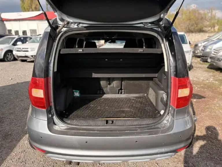 Продам skoda yeti.
Год: 2010🔥🔥
Объем: 1.2 tsi🚀🚀
Пробег: 190.000🤌
Коробка: ат🥱
Двигатель автомобиля после капитального ремонта, ещё на обкатке.
Коробка dsg заменен мехатроник, установлено новое сцепление и маховик.
В родном окрасе.
Обслуженный автомобиль.
Комплектация:
Музыка bollero,
Полный электро стекло пакет,
Электро регулировка, складывание зеркал, подогрев зеркал,
Подогрев заднего стекла,
Задние парктроники,
Мультимедия с bluetooth,
Подогрев передних сидений,
Кондиционер,
Датчик света/дождя,
Круиз-контроль.
Цена: 830.000 российских тугриков😁
+79499790921.
📞 Звоните: +7(949)9790921 - фотография - 10
