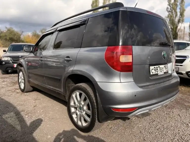 Продам skoda yeti.
Год: 2010🔥🔥
Объем: 1.2 tsi🚀🚀
Пробег: 190.000🤌
Коробка: ат🥱
Двигатель автомобиля после капитального ремонта, ещё на обкатке.
Коробка dsg заменен мехатроник, установлено новое сцепление и маховик.
В родном окрасе.
Обслуженный автомобиль.
Комплектация:
Музыка bollero,
Полный электро стекло пакет,
Электро регулировка, складывание зеркал, подогрев зеркал,
Подогрев заднего стекла,
Задние парктроники,
Мультимедия с bluetooth,
Подогрев передних сидений,
Кондиционер,
Датчик света/дождя,
Круиз-контроль.
Цена: 830.000 российских тугриков😁
+79499790921.
📞 Звоните: +7(949)9790921 - фотография - 3