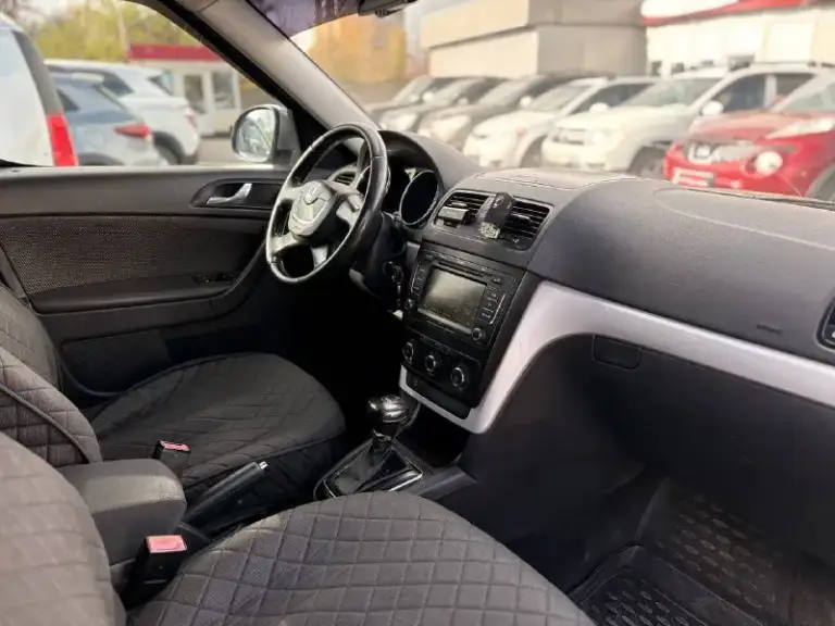 Продам skoda yeti.
Год: 2010🔥🔥
Объем: 1.2 tsi🚀🚀
Пробег: 190.000🤌
Коробка: ат🥱
Двигатель автомобиля после капитального ремонта, ещё на обкатке.
Коробка dsg заменен мехатроник, установлено новое сцепление и маховик.
В родном окрасе.
Обслуженный автомобиль.
Комплектация:
Музыка bollero,
Полный электро стекло пакет,
Электро регулировка, складывание зеркал, подогрев зеркал,
Подогрев заднего стекла,
Задние парктроники,
Мультимедия с bluetooth,
Подогрев передних сидений,
Кондиционер,
Датчик света/дождя,
Круиз-контроль.
Цена: 830.000 российских тугриков😁
+79499790921.
📞 Звоните: +7(949)9790921 - фотография - 5