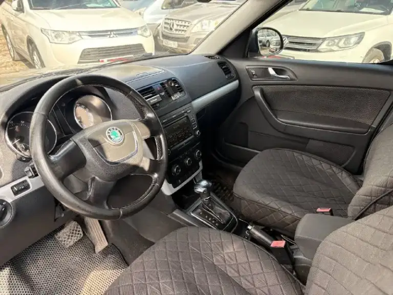 Продам skoda yeti.
Год: 2010🔥🔥
Объем: 1.2 tsi🚀🚀
Пробег: 190.000🤌
Коробка: ат🥱
Двигатель автомобиля после капитального ремонта, ещё на обкатке.
Коробка dsg заменен мехатроник, установлено новое сцепление и маховик.
В родном окрасе.
Обслуженный автомобиль.
Комплектация:
Музыка bollero,
Полный электро стекло пакет,
Электро регулировка, складывание зеркал, подогрев зеркал,
Подогрев заднего стекла,
Задние парктроники,
Мультимедия с bluetooth,
Подогрев передних сидений,
Кондиционер,
Датчик света/дождя,
Круиз-контроль.
Цена: 830.000 российских тугриков😁
+79499790921.
📞 Звоните: +7(949)9790921 - фотография - 6