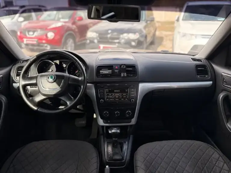 Продам skoda yeti.
Год: 2010🔥🔥
Объем: 1.2 tsi🚀🚀
Пробег: 190.000🤌
Коробка: ат🥱
Двигатель автомобиля после капитального ремонта, ещё на обкатке.
Коробка dsg заменен мехатроник, установлено новое сцепление и маховик.
В родном окрасе.
Обслуженный автомобиль.
Комплектация:
Музыка bollero,
Полный электро стекло пакет,
Электро регулировка, складывание зеркал, подогрев зеркал,
Подогрев заднего стекла,
Задние парктроники,
Мультимедия с bluetooth,
Подогрев передних сидений,
Кондиционер,
Датчик света/дождя,
Круиз-контроль.
Цена: 830.000 российских тугриков😁
+79499790921.
📞 Звоните: +7(949)9790921 - фотография - 7
