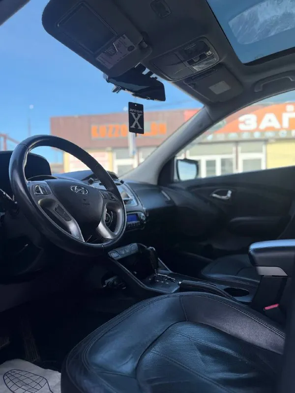 🚗
Hyundai ix35 г( 2013 рестайлинг ) цена 1450000 кпп автомат пробег 150 птс оригинал без дтп самая максимальная комплектация панорамная крыша противоугонная система сигнализация
Без ключевой доступ
Помощь при вождении:
Круиз-контроль
Парктроник задний и передний
Камера заднего вида и переднего
(Система автоматической парковки )
Система помощи при старте в гору
Датчик света
Датчик дождя электростеклоподъемники передние и задние электропривод зеркал
Охлаждаемый перчаточный ящик
Подогрев сидений водителя и пассажира обогрев зеркал обогрев заднего стекла обогрев зоны стеклоочистителей мультимедиа и навигация: навигационная система сабвуфер infinity
Bluetooth aux 6 колонок авто в идеале все вопросы по телефону: +7(949)4737372 (+79081827373 телеграмм )
Цена: 1450000 ₽
📲 Tg: андрей
📞 🇷🇺 Звоните: +79494737372

Авторынок днр донецк - фотография - 9