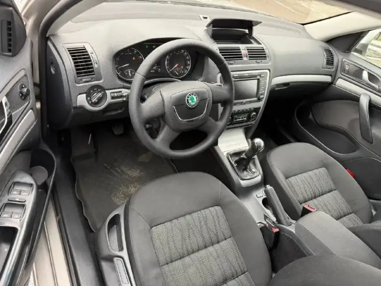 Продам skoda octavia a5
1.6 Mpi
Год выпуска 2010.
Состояние идеальное.
Сервисные книги.
3 Владельца
Вложений не требует!
Коробка без нареканий!
Все обслужено!
Любое оформление!
Электроника вся рабочая!
Кондер в том числе.
Салон не затертый
4 Стекла подъемника
Хорошая акустика.
Диски r16
Авто полностью обслужена.
Стекла все родные
Цена 765-000₽
+7-949-794-46-27
Звоните в любое время
📲 Tg: евгений
📞 Звоните: +7(949)7944627 - фотография - 7