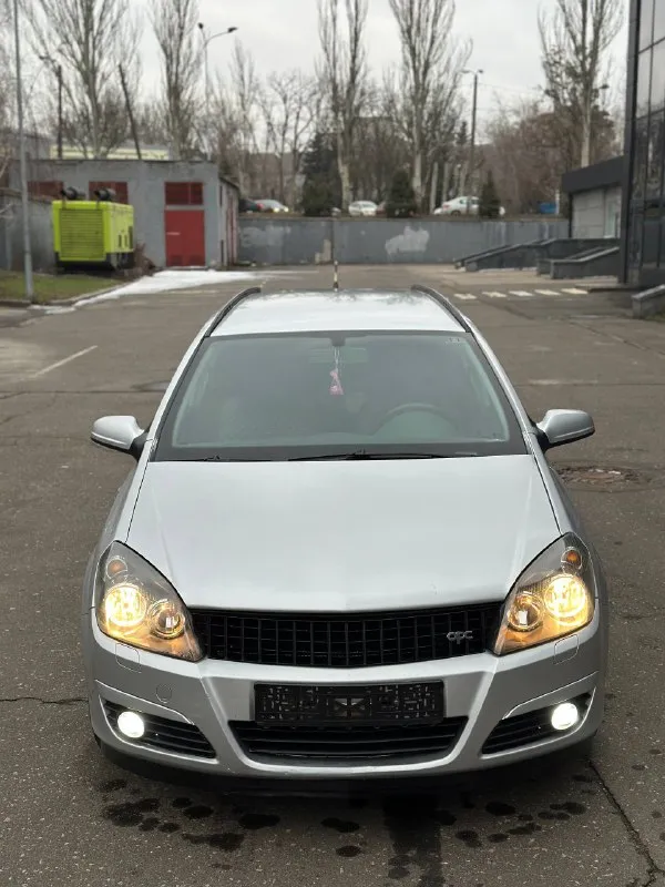Продам семейный универсал opel astra h caravan, 2006 года выпуска с мотором 1.6 twinport бензин, пробег 223000 км, один владелец, машина пригнана из германии в 2019 году. Остекление все оригинальное. По кузову гнили и ржавчины нет.
Родной окрас, дтп некогда не было!
👑👑👑👑👑👑👑👑 - фотография - 1