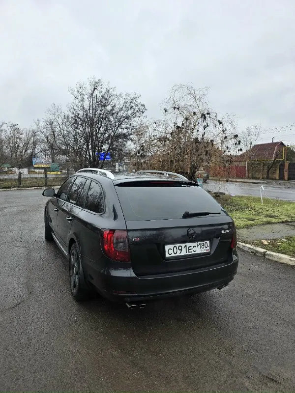 Продам skoda superb ( skoda суперб) 2011г пробег 166000 2.0л цена 1.550к я собственник, 3-й хозяин автомобиль в отличном состоянии сделано все, делал для себя. Ходовая часть вся в идеале, пересыпалась вся ходовка вплоть до каждого рычага, ничего не стучит и не бьёт, руль не ведёт. Тормозная система новая: колодки и диски заменены в круг 4к назад, ставил зимемрман. Двигатель без нареканий, масло не ест, не дымит, тянет отлично, масло менял каждые 5к км. Акпп dsg dq250 мокрая 6-ти ступка пинков нет, рывков тоже, работает отлично. Комплектация жирная: люк, панарама, красивейший бежевый салон, музыка премиум, магнитола тиайс. Оптика стоит новая светит отлично. Лобовое новое. По кузову рыжиков нет, я проводил обработку перед зимой : дно, пороги, арки, кобылки все обработано антикоррозией, дырок нет, ржавчины нет. Впридачу отдаю летнюю резину. Автомобилем занимался, вложено много сил денег и времени кому нужна машина что бы ей не заниматься и не влаживаться, подходящий вариант
📞 Звоните: +7(949)6375028 - фотография - 2