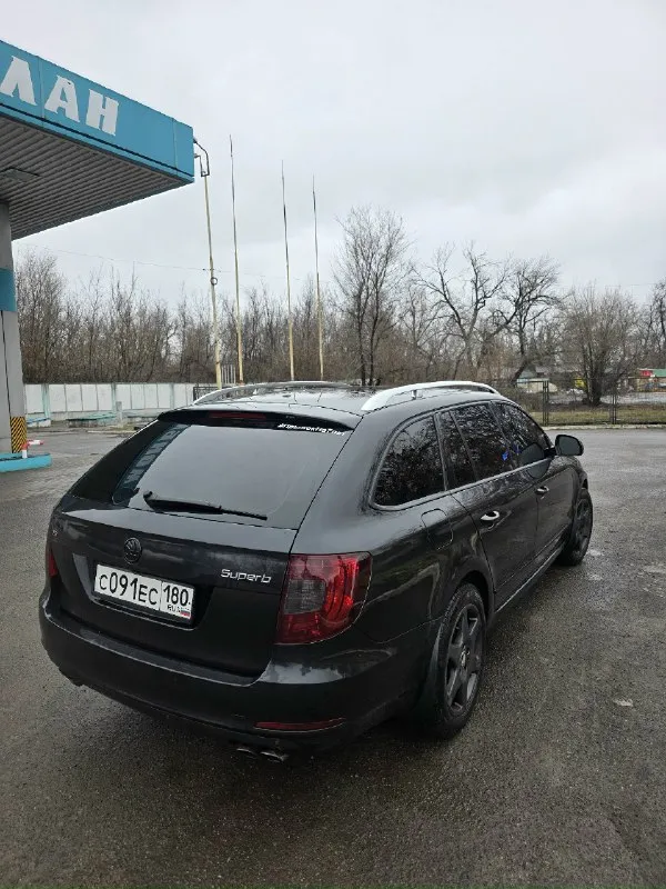 Продам skoda superb ( skoda суперб) 2011г пробег 166000 2.0л цена 1.550к я собственник, 3-й хозяин автомобиль в отличном состоянии сделано все, делал для себя. Ходовая часть вся в идеале, пересыпалась вся ходовка вплоть до каждого рычага, ничего не стучит и не бьёт, руль не ведёт. Тормозная система новая: колодки и диски заменены в круг 4к назад, ставил зимемрман. Двигатель без нареканий, масло не ест, не дымит, тянет отлично, масло менял каждые 5к км. Акпп dsg dq250 мокрая 6-ти ступка пинков нет, рывков тоже, работает отлично. Комплектация жирная: люк, панарама, красивейший бежевый салон, музыка премиум, магнитола тиайс. Оптика стоит новая светит отлично. Лобовое новое. По кузову рыжиков нет, я проводил обработку перед зимой : дно, пороги, арки, кобылки все обработано антикоррозией, дырок нет, ржавчины нет. Впридачу отдаю летнюю резину. Автомобилем занимался, вложено много сил денег и времени кому нужна машина что бы ей не заниматься и не влаживаться, подходящий вариант
📞 Звоните: +7(949)6375028 - фотография - 4