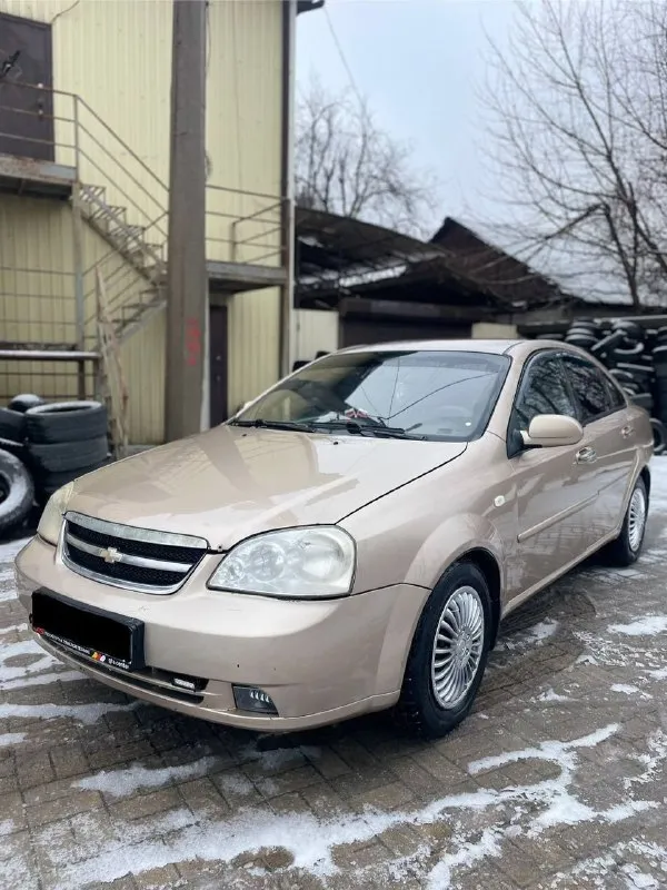 ⚡Продам chevrolet lacetti 2007г. В 1.6 ⚡
❗ Цена 445.000тыс. Руб (торг)❗

Продам простой неприхотливый и надёжный автомобиль с лучшим 1.6(109л. С) мотором в линейке(не путайте с 1.4) достаточно динамичный и резвый, на механической коробке передач. Автомобиль в хорошем состоянии, простой в ремонте, неприхотливый и надёжный при эксплуатации. Приятный расход бензина 8л. /100км. Никогда не подводил и не создавал проблем. За время эксплуатации не жалел средств и времени, обслуживал всегда вовремя.
Много чего поменял и сделал, автомобиль полностью обслужен. Двигатель в отличном состоянии не дымит, масло не кушает, работает ровно, (масла, фильтра, жидкости, помпа, грм, ролики заменены 8тыс. Км назад) коробка 5-ти ступка не выбивает, все передачи включаются нормально, дно в идеальном состоянии по порогам есть небольшие косяки не критично, на это будет торг. Кузов без дтп, все стекла родные.

Цена 💰445тыс. Руб торг
Осмотр:г. Макеевка
+79493630433 - фотография - 2