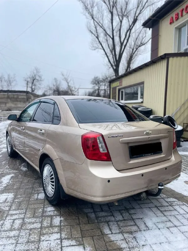 ⚡Продам chevrolet lacetti 2007г. В 1.6 ⚡
❗ Цена 445.000тыс. Руб (торг)❗

Продам простой неприхотливый и надёжный автомобиль с лучшим 1.6(109л. С) мотором в линейке(не путайте с 1.4) достаточно динамичный и резвый, на механической коробке передач. Автомобиль в хорошем состоянии, простой в ремонте, неприхотливый и надёжный при эксплуатации. Приятный расход бензина 8л. /100км. Никогда не подводил и не создавал проблем. За время эксплуатации не жалел средств и времени, обслуживал всегда вовремя.
Много чего поменял и сделал, автомобиль полностью обслужен. Двигатель в отличном состоянии не дымит, масло не кушает, работает ровно, (масла, фильтра, жидкости, помпа, грм, ролики заменены 8тыс. Км назад) коробка 5-ти ступка не выбивает, все передачи включаются нормально, дно в идеальном состоянии по порогам есть небольшие косяки не критично, на это будет торг. Кузов без дтп, все стекла родные.

Цена 💰445тыс. Руб торг
Осмотр:г. Макеевка
+79493630433 - фотография - 3