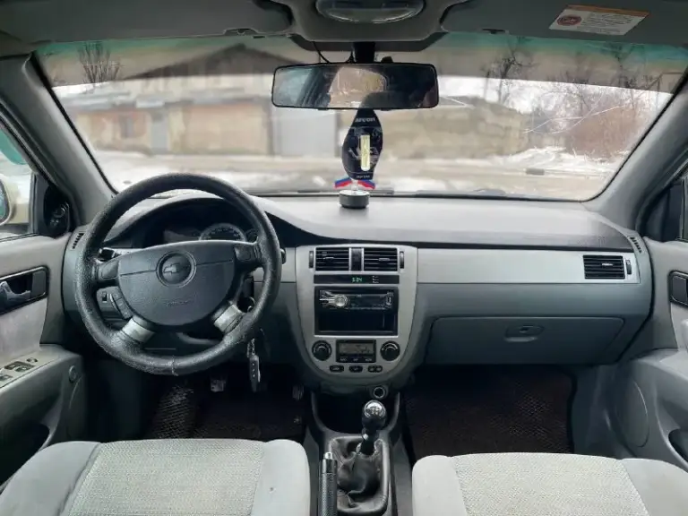⚡Продам chevrolet lacetti 2007г. В 1.6 ⚡
❗ Цена 445.000тыс. Руб (торг)❗

Продам простой неприхотливый и надёжный автомобиль с лучшим 1.6(109л. С) мотором в линейке(не путайте с 1.4) достаточно динамичный и резвый, на механической коробке передач. Автомобиль в хорошем состоянии, простой в ремонте, неприхотливый и надёжный при эксплуатации. Приятный расход бензина 8л. /100км. Никогда не подводил и не создавал проблем. За время эксплуатации не жалел средств и времени, обслуживал всегда вовремя.
Много чего поменял и сделал, автомобиль полностью обслужен. Двигатель в отличном состоянии не дымит, масло не кушает, работает ровно, (масла, фильтра, жидкости, помпа, грм, ролики заменены 8тыс. Км назад) коробка 5-ти ступка не выбивает, все передачи включаются нормально, дно в идеальном состоянии по порогам есть небольшие косяки не критично, на это будет торг. Кузов без дтп, все стекла родные.

Цена 💰445тыс. Руб торг
Осмотр:г. Макеевка
+79493630433 - фотография - 5