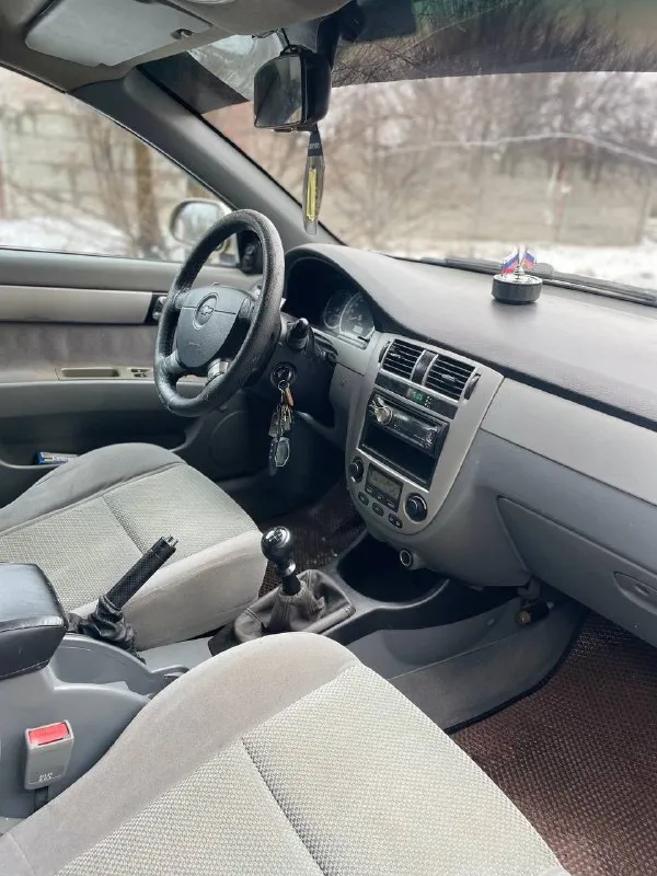 ⚡Продам chevrolet lacetti 2007г. В 1.6 ⚡
❗ Цена 445.000тыс. Руб (торг)❗

Продам простой неприхотливый и надёжный автомобиль с лучшим 1.6(109л. С) мотором в линейке(не путайте с 1.4) достаточно динамичный и резвый, на механической коробке передач. Автомобиль в хорошем состоянии, простой в ремонте, неприхотливый и надёжный при эксплуатации. Приятный расход бензина 8л. /100км. Никогда не подводил и не создавал проблем. За время эксплуатации не жалел средств и времени, обслуживал всегда вовремя.
Много чего поменял и сделал, автомобиль полностью обслужен. Двигатель в отличном состоянии не дымит, масло не кушает, работает ровно, (масла, фильтра, жидкости, помпа, грм, ролики заменены 8тыс. Км назад) коробка 5-ти ступка не выбивает, все передачи включаются нормально, дно в идеальном состоянии по порогам есть небольшие косяки не критично, на это будет торг. Кузов без дтп, все стекла родные.

Цена 💰445тыс. Руб торг
Осмотр:г. Макеевка
+79493630433 - фотография - 6