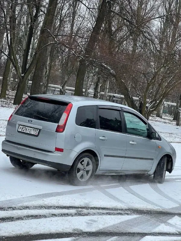 Здравствуйте 🤝 продам ford с max 2004. Мотор 1.8 на механике. Пробег 307000 тыс была произведена замена мотора на контрактный. Тянет будь здоров 💪масло не расходует. По технике всё работает крутит светит поворачивает. Стеклоподъемники, печка жарит, ручник держит. Центральный замок. Едет очень резво и удобно. Мо кузову имеються моменты, на езду не влияют. Огромный багажник. Работяга на каждый день👍 с ровными документами. Цена вопроса 380000₽ торг присутствует с хорошим человеком🤝 территориально донецк/абакумова. Всем удачных покупок и продаж✌ тел +79494851572
📞 Звоните: +7(949)4851572 - фотография - 2