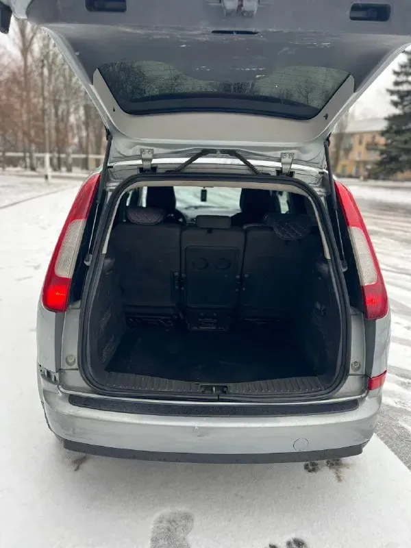 Здравствуйте 🤝 продам ford с max 2004. Мотор 1.8 на механике. Пробег 307000 тыс была произведена замена мотора на контрактный. Тянет будь здоров 💪масло не расходует. По технике всё работает крутит светит поворачивает. Стеклоподъемники, печка жарит, ручник держит. Центральный замок. Едет очень резво и удобно. Мо кузову имеються моменты, на езду не влияют. Огромный багажник. Работяга на каждый день👍 с ровными документами. Цена вопроса 380000₽ торг присутствует с хорошим человеком🤝 территориально донецк/абакумова. Всем удачных покупок и продаж✌ тел +79494851572
📞 Звоните: +7(949)4851572 - фотография - 7