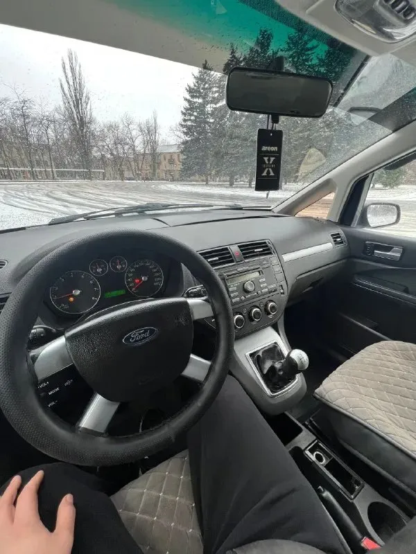 Здравствуйте 🤝 продам ford с max 2004. Мотор 1.8 на механике. Пробег 307000 тыс была произведена замена мотора на контрактный. Тянет будь здоров 💪масло не расходует. По технике всё работает крутит светит поворачивает. Стеклоподъемники, печка жарит, ручник держит. Центральный замок. Едет очень резво и удобно. Мо кузову имеються моменты, на езду не влияют. Огромный багажник. Работяга на каждый день👍 с ровными документами. Цена вопроса 380000₽ торг присутствует с хорошим человеком🤝 территориально донецк/абакумова. Всем удачных покупок и продаж✌ тел +79494851572
📞 Звоните: +7(949)4851572 - фотография - 8