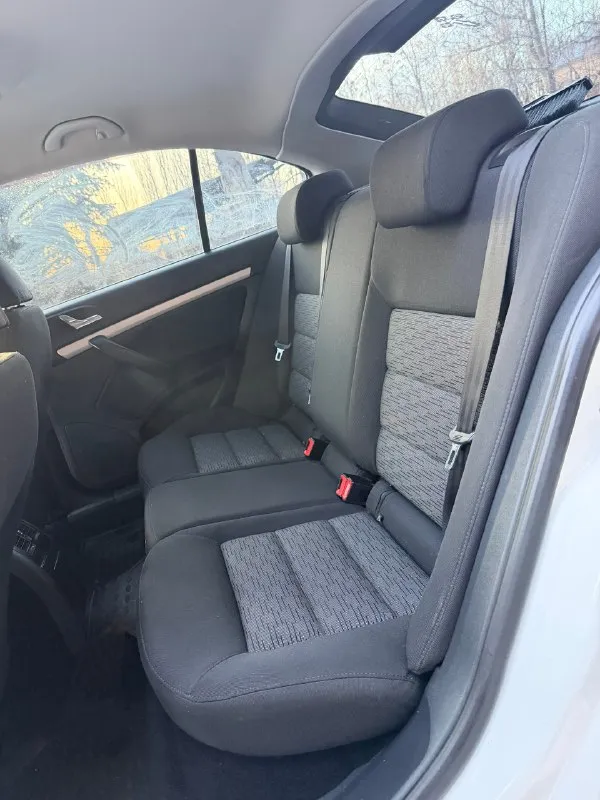 Продам skoda octavia a5 2011 года
Двигатель 1.8t работает идеально, родной пробег 224 тыс км, авто никогда не было в такси и т. Д, хорошая автотека (скину по запросу) коробка автомат 7ми ступенчатый dsg, обслужена и работает как с завода, ходовая перебрана, резина зима практически новая, акб новый, хорошая комплектация: полный эл. Стекло пакет, 2х зонный климат контроль, датчик света и дождя, круиз контроль, подогревы сидений, заводские задние парктроники, туманки, заводские линзы в фарах, кузов для своих лет в очень достойном состоянии, ни одна деталь не крутилась, не снималась и не билась, есть окрасы (убирали ваговские болячки) цена 710 000 рублей
Смотреть в макеевке +79495570537
Либо +79920409993 теле2
📞 🇷🇺 Звоните: +79495570537 - фотография - 8
