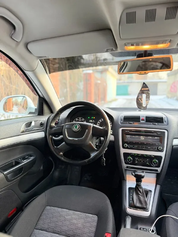 Продам skoda octavia a5 2011 года
Двигатель 1.8t работает идеально, родной пробег 224 тыс км, авто никогда не было в такси и т. Д, хорошая автотека (скину по запросу) коробка автомат 7ми ступенчатый dsg, обслужена и работает как с завода, ходовая перебрана, резина зима практически новая, акб новый, хорошая комплектация: полный эл. Стекло пакет, 2х зонный климат контроль, датчик света и дождя, круиз контроль, подогревы сидений, заводские задние парктроники, туманки, заводские линзы в фарах, кузов для своих лет в очень достойном состоянии, ни одна деталь не крутилась, не снималась и не билась, есть окрасы (убирали ваговские болячки) цена 710 000 рублей
Смотреть в макеевке +79495570537
Либо +79920409993 теле2
📞 🇷🇺 Звоните: +79495570537 - фотография - 9