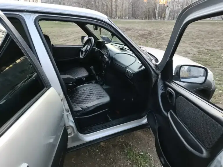 Chevrolet нива, 2011 год, 124к пробег, кондиционер, чехлы экокожа. Кпп, мосты, раздатка, двигатель обслужены. Подвеска обслужена, новое сцепление. Передние тормоза новые. Масло от замены до замены (каждые 8 тыс. ). Основной свет и птф led, колеса зима 16r на штампах. Цена 650 торг у капота. В лс или 79493054746 енакиево
📞 Звоните: +7(949)3054746 - фотография - 5