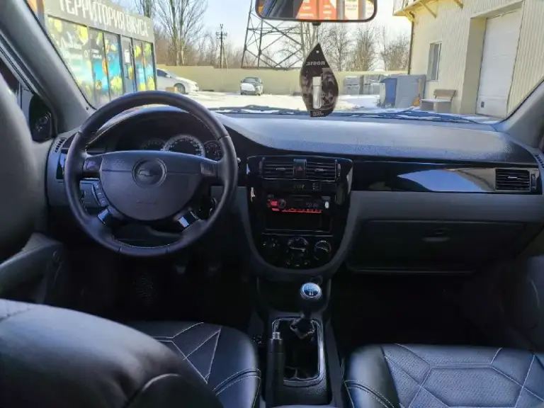 Chevrolet лачетти 1.6 мт. 2006г. Пробег 198т. ✔️ установлено 4го. Поколения. ✔️мотор на 5+ тянет отлично без масложора❗ ✔️ коробка плавно, все передачи на месте. ✔️по технике всё на 5+ ничего не гремит не стучит доедет куда угодно. ✔️кузов для своих лет в достойном состоянии на фото видно. Дно пороги в идеальном состоянии (по запросу видео) ✔️чисты ухоженный салон🚭🚯 ✔️ комплектация :гур, кондиционер ❄️ 4эл. Стеклоподъёмника, абс, аирбег, подогрев зеркал, заднего стела и тд. . ✔️стоит новая оптика + новые туманки. Свет отличный 👆 ✔️стоит хорошая музыка (было выложено 80000₽) ✔️на данный момент автомобиль без вложений сел и уехал за горизонт. 💰с музыкой 580000₽ без саба и двух усилков 530000₽ автомобиль стоит в гараже. Г. Горловка на смотрины не езжу ❗торг ☎️+7949-309-01-16
📞 Звоните: +7(949)3090116 - фотография - 6