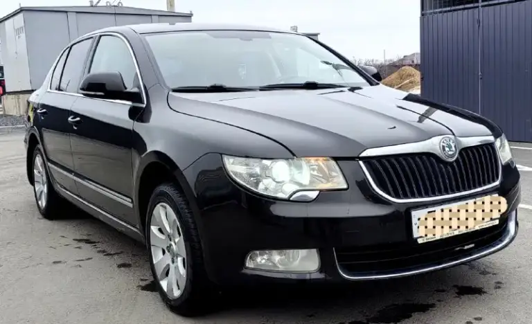 Продаю автомобиль skoda superb 2012 года.
Без дтп ✅
Два владельца ✅ птс оригинал.
Мотор 1,8 полноценный автомат ✅
Пробег 172000 ✅ два комплекта ключей.
Два комплекта колёс зима-лето.
Юридически чист.
Продажа с полным переоформлением. Вложений ни каких не требует автомобиль полностью обслужен. По кузову как на фото. Цвет коричневый, очень красивый. Комплектация круиз-контроль, климат-контроль двухзонный, подогрев всех сидений, электро-сидений с памятью. Мульти-руль.
Датчик дождя, датчик света регулировка зеркал подогрев зеркал. Партроник. Стабилизация анти-занос. Осмотр г. Донецк звонить по номеру телефона если нет связи пишите в телеграмм +79490881846. Цена 1,100000 цена из-за срочности, - фотография - 2