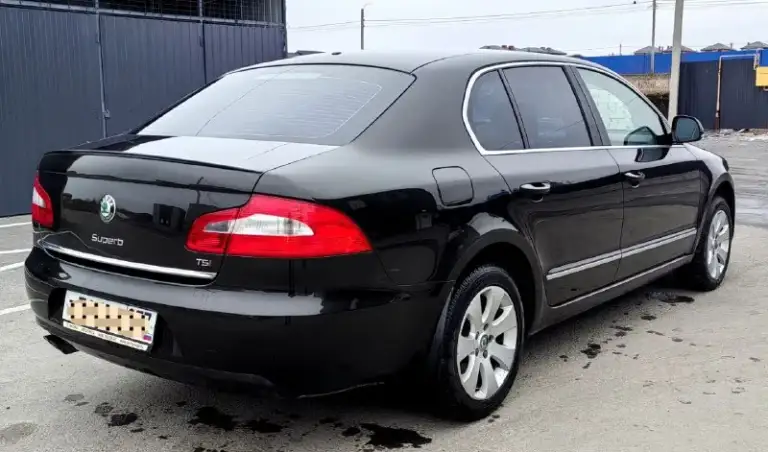 Продаю автомобиль skoda superb 2012 года.
Без дтп ✅
Два владельца ✅ птс оригинал.
Мотор 1,8 полноценный автомат ✅
Пробег 172000 ✅ два комплекта ключей.
Два комплекта колёс зима-лето.
Юридически чист.
Продажа с полным переоформлением. Вложений ни каких не требует автомобиль полностью обслужен. По кузову как на фото. Цвет коричневый, очень красивый. Комплектация круиз-контроль, климат-контроль двухзонный, подогрев всех сидений, электро-сидений с памятью. Мульти-руль.
Датчик дождя, датчик света регулировка зеркал подогрев зеркал. Партроник. Стабилизация анти-занос. Осмотр г. Донецк звонить по номеру телефона если нет связи пишите в телеграмм +79490881846. Цена 1,100000 цена из-за срочности, - фотография - 3