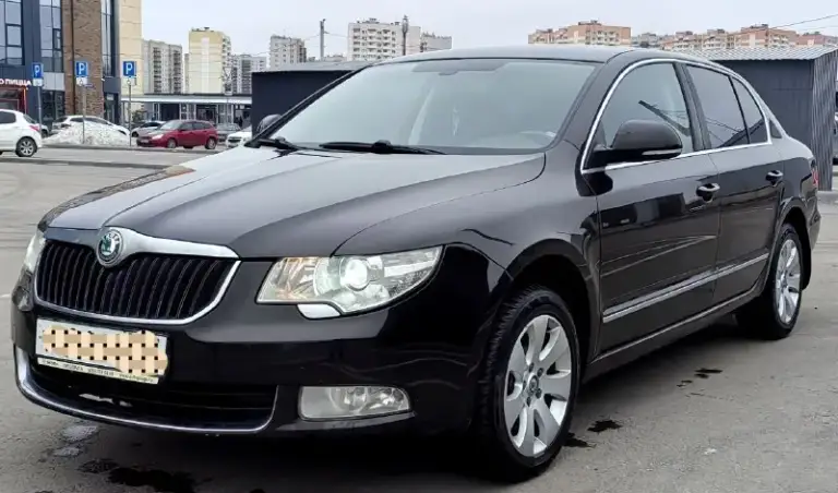 Продаю автомобиль skoda superb 2012 года.
Без дтп ✅
Два владельца ✅ птс оригинал.
Мотор 1,8 полноценный автомат ✅
Пробег 172000 ✅ два комплекта ключей.
Два комплекта колёс зима-лето.
Юридически чист.
Продажа с полным переоформлением. Вложений ни каких не требует автомобиль полностью обслужен. По кузову как на фото. Цвет коричневый, очень красивый. Комплектация круиз-контроль, климат-контроль двухзонный, подогрев всех сидений, электро-сидений с памятью. Мульти-руль.
Датчик дождя, датчик света регулировка зеркал подогрев зеркал. Партроник. Стабилизация анти-занос. Осмотр г. Донецк звонить по номеру телефона если нет связи пишите в телеграмм +79490881846. Цена 1,100000 цена из-за срочности, - фотография - 4