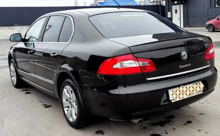Продаю автомобиль skoda superb 2012 года.
Без дтп ✅
Два владельца ✅ птс оригинал.
Мотор 1,8 полноценный автомат ✅
Пробег 172000 ✅ два комплекта ключей.
Два комплекта колёс зима-лето.
Юридически чист.
Продажа с полным переоформлением. Вложений ни каких не требует автомобиль полностью обслужен. По кузову как на фото. Цвет коричневый, очень красивый. Комплектация круиз-контроль, климат-контроль двухзонный, подогрев всех сидений, электро-сидений с памятью. Мульти-руль.
Датчик дождя, датчик света регулировка зеркал подогрев зеркал. Партроник. Стабилизация анти-занос. Осмотр г. Донецк звонить по номеру телефона если нет связи пишите в телеграмм +79490881846. Цена 1,100000 цена из-за срочности, - фотография - 6