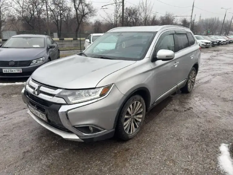 Mitsubishi outlander
Год выпуска: 2019
Тип кпп: автоматическая
Объем двигателя: 2.4 литра
Тип топлива: бензин
Пробег: 90 000 км
Цена: 💥 2 250 000 ₽💥
Дополнительная информация:
Состояние нового авто
Полный привод
7 Мест
Бесключевой доступ
Кожаный салон
Двух-зонный климат контроль
Подогревы сидений
Электропривод сидений
Полный электропакет
Мультируль
Led оптика
Парктроники
Активная передняя камера
Камера заднего вида
Электропривод багажника
Технически в отличном состоянии
Кредитование на выгодных для вас условиях!
📞 🇷🇺 +7 949 509 3428
+7 949 839 2499 - фотография - 2