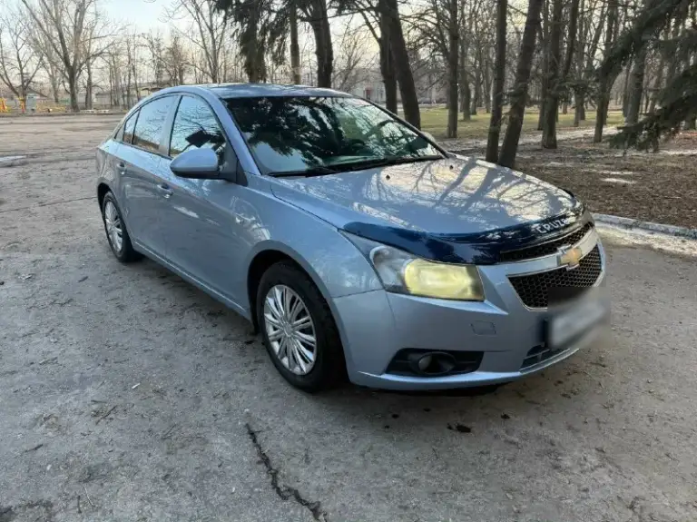 Продам chevrolet cruze мотор 1.6 акпп пробег 185 тыс. Подтвержден автотекой и состоянием автомобиля. Кузов в родном окрасе! Без дтп. Гнили и ржавчины также нет. По технике все отлично. Мотор работает ровно, масло не кушает не дымит. 10 тыс назад заменен комплект грм вместе с помпой. В коробке свежее масло. Акпп не пинает переключает как положено. Ходовая сбитая. Работает каждая кнопочка, кондер заправлен. Богатая комплектация: 4 стеклоподъемника, мультируль, abs, esp, кондиционер итд. Два комплекта колес зима -лето. Автомобиль без вложений. Оформление любое. Цена 735 торг у капота тел +7 (949) 633-94-54
📞 Звоните: +7(949)6339454 - фотография - 3