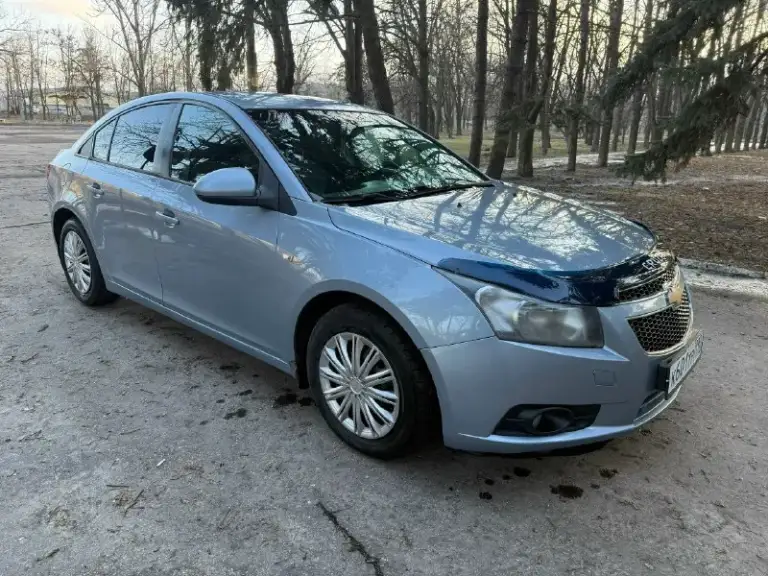 Продам chevrolet cruze мотор 1.6 акпп пробег 185 тыс. Подтвержден автотекой и состоянием автомобиля. Кузов в родном окрасе! Без дтп. Гнили и ржавчины также нет. По технике все отлично. Мотор работает ровно, масло не кушает не дымит. 10 тыс назад заменен комплект грм вместе с помпой. В коробке свежее масло. Акпп не пинает переключает как положено. Ходовая сбитая. Работает каждая кнопочка, кондер заправлен. Богатая комплектация: 4 стеклоподъемника, мультируль, abs, esp, кондиционер итд. Два комплекта колес зима -лето. Автомобиль без вложений. Оформление любое. Цена 735 торг у капота тел +7 (949) 633-94-54
📞 Звоните: +7(949)6339454 - фотография - 4