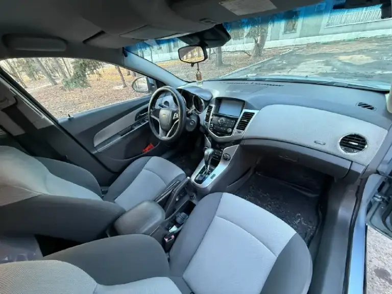 Продам chevrolet cruze мотор 1.6 акпп пробег 185 тыс. Подтвержден автотекой и состоянием автомобиля. Кузов в родном окрасе! Без дтп. Гнили и ржавчины также нет. По технике все отлично. Мотор работает ровно, масло не кушает не дымит. 10 тыс назад заменен комплект грм вместе с помпой. В коробке свежее масло. Акпп не пинает переключает как положено. Ходовая сбитая. Работает каждая кнопочка, кондер заправлен. Богатая комплектация: 4 стеклоподъемника, мультируль, abs, esp, кондиционер итд. Два комплекта колес зима -лето. Автомобиль без вложений. Оформление любое. Цена 735 торг у капота тел +7 (949) 633-94-54
📞 Звоните: +7(949)6339454 - фотография - 8