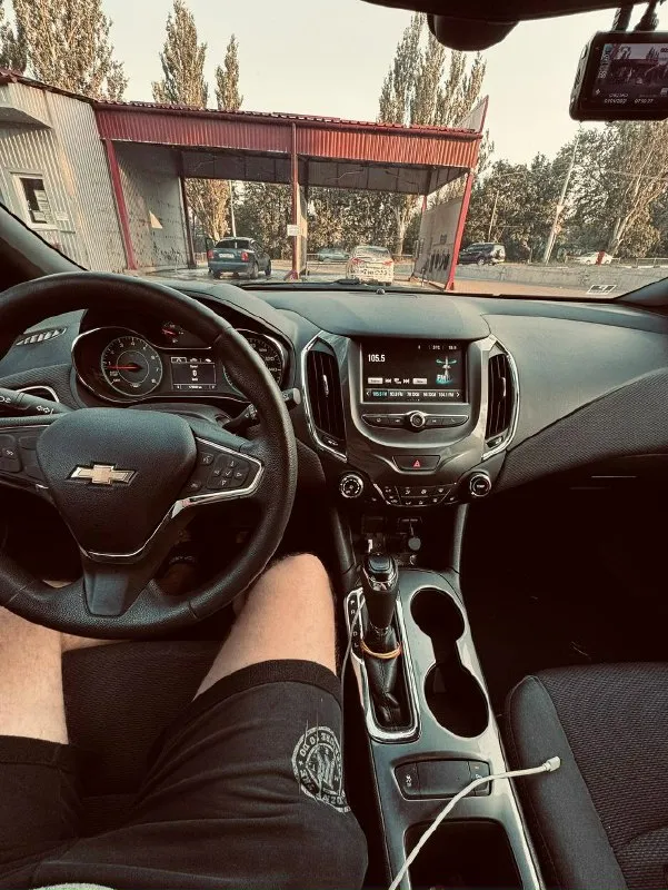 ✅Автомобиль: chevrolet cruze j400 ✅год: 2017 ✅пробег: 190 тыс. Км ✅объем: 1.4 t ✅цена: 1 100 000 руб. Торг ✅телефон: +79493146127 авто в отличном техническом состоянии - сел и поехал. На 180000км. Был заменен двигатель на новый! ( не восстановленный б\у). Двигатель прошел обкатку и пробег на нем менее 10000км. По лкп есть сколы/царапины. Красился перед. По ходовой все отлично, заменены тормозные диски/колодки, передние рычаги, рулевые наконечники. В авто установлены качественные линзы с led лампами, свет топ! Хорошая штатная мультимедия с carplay/андроидавто. Присутствуют кондиционер, парктроник, штатная камера заднего вида с динамическими линиями, датчик света, датчики давления в шинах, помощь при трогании в горку!черный потолок! Abs, tcs (отключаемая). Авто продается с зимней резиной и летней резиной.
📞 Звоните: +7(949)3146127 - фотография - 4