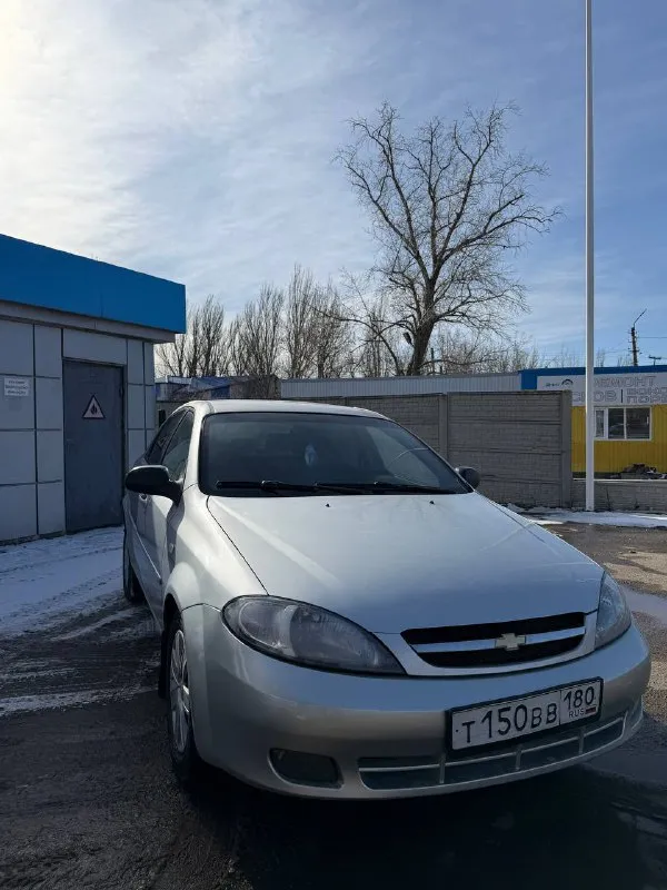 Продам chevrolet лачети 2005 года выпуска. Двигатель объемом 1.6. Механическая 5-ст. Кпп пробег 211 тыс. Км. Автомобиль в хорошем состоянии. Двигатель работает хорошо, не троит, не дымит. Подкапотное пространство сухое, никаких подтеков. Кпп работает хорошо. Подвеска мягкая. Приятный салон. Комплектация: гур, электромтеклоподьемники, кондиционер. Установлена сигнализация с центральным замком. Машинка на полном ходу. Автомобиль находится в г. Донецке. Цена 390 тыс. Рублей. Торг реальному покупателю. +79495339607, +79494458467. Тг для связи по этим номерам.
📲 Tg: @e_078_a
📞 Звоните: +7(949)5339607 - фотография - 3